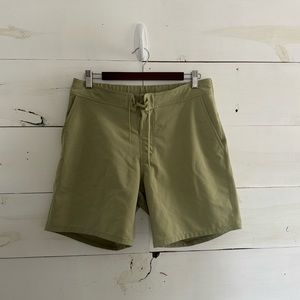 GREEN TEN THOUSAND FOUNDATION SHORT. MEDIUM.